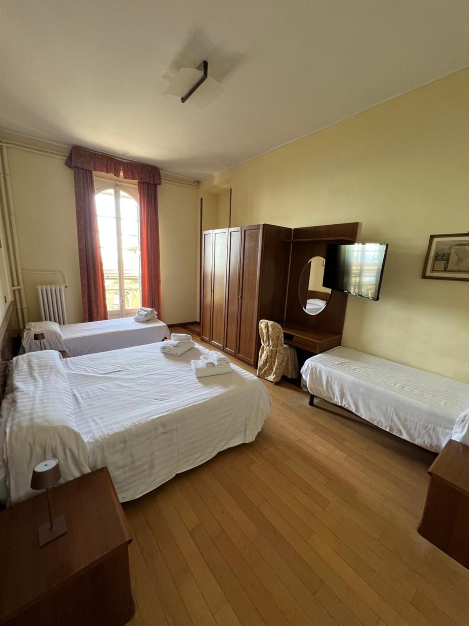 Hotel Petit Royal Ospedaletti Exteriör bild